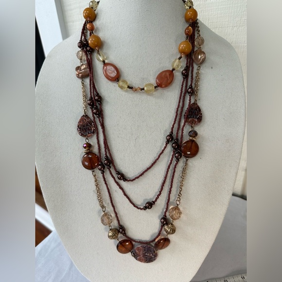 Group of 5 neutral tone beige and brown necklaces - Picture 1 of 7